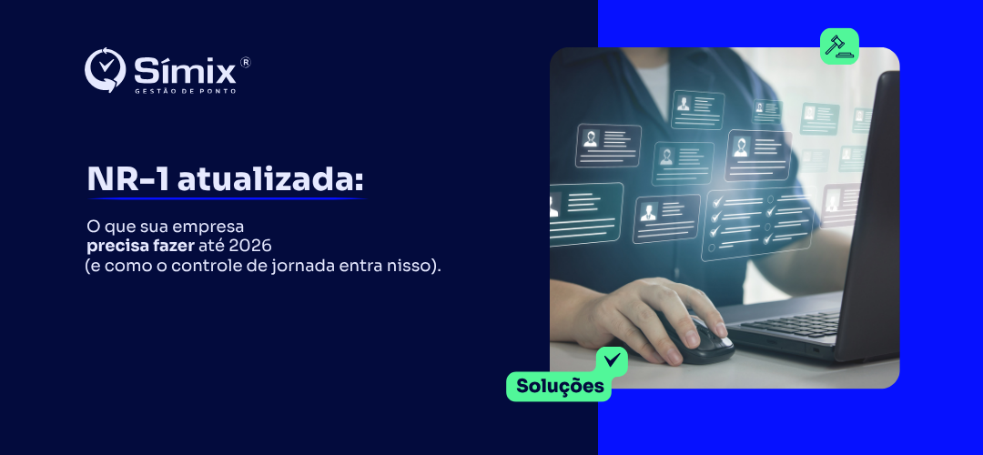Banner Símix: NR-1 atualizada — o que sua empresa precisa fazer até 2026 e como o controle de jornada entra nisso. Profissional no notebook com painel de gestão de jornada flutuando ao lado.