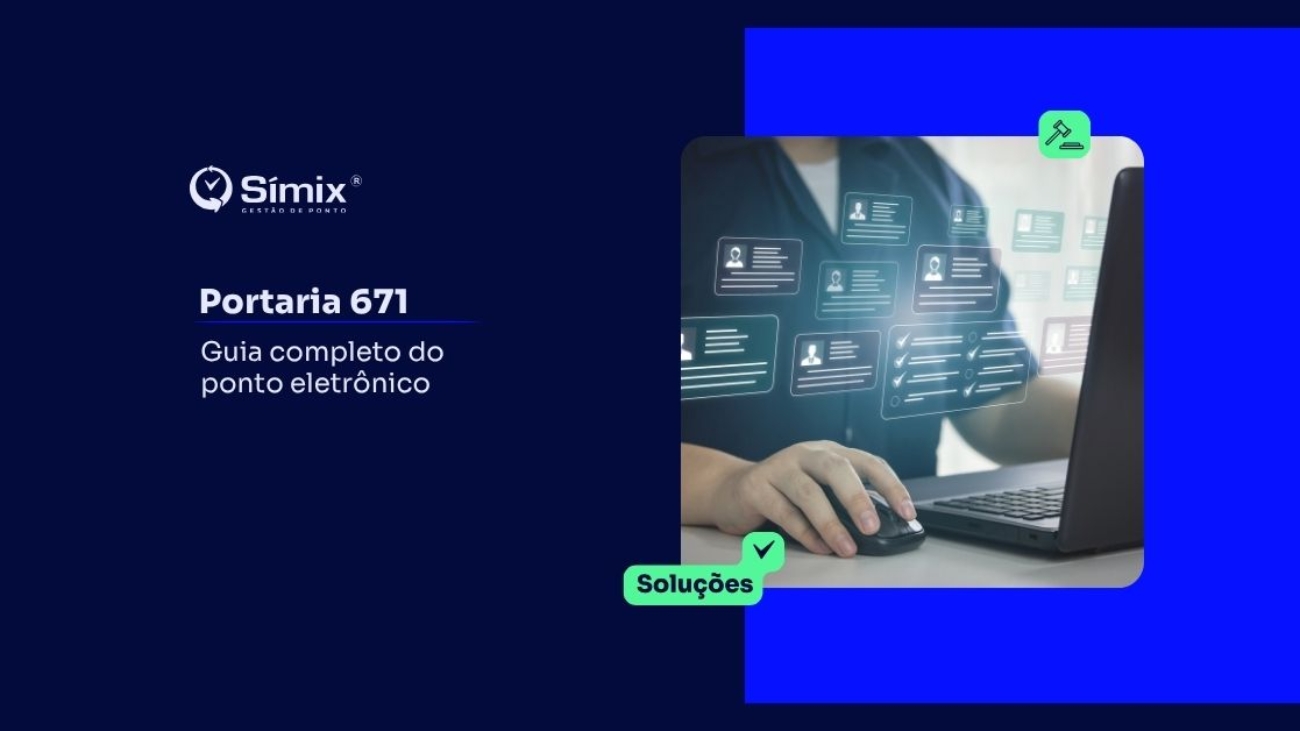 Profissional de RH conferindo o registro de ponto eletrônico conforme a Portaria 671